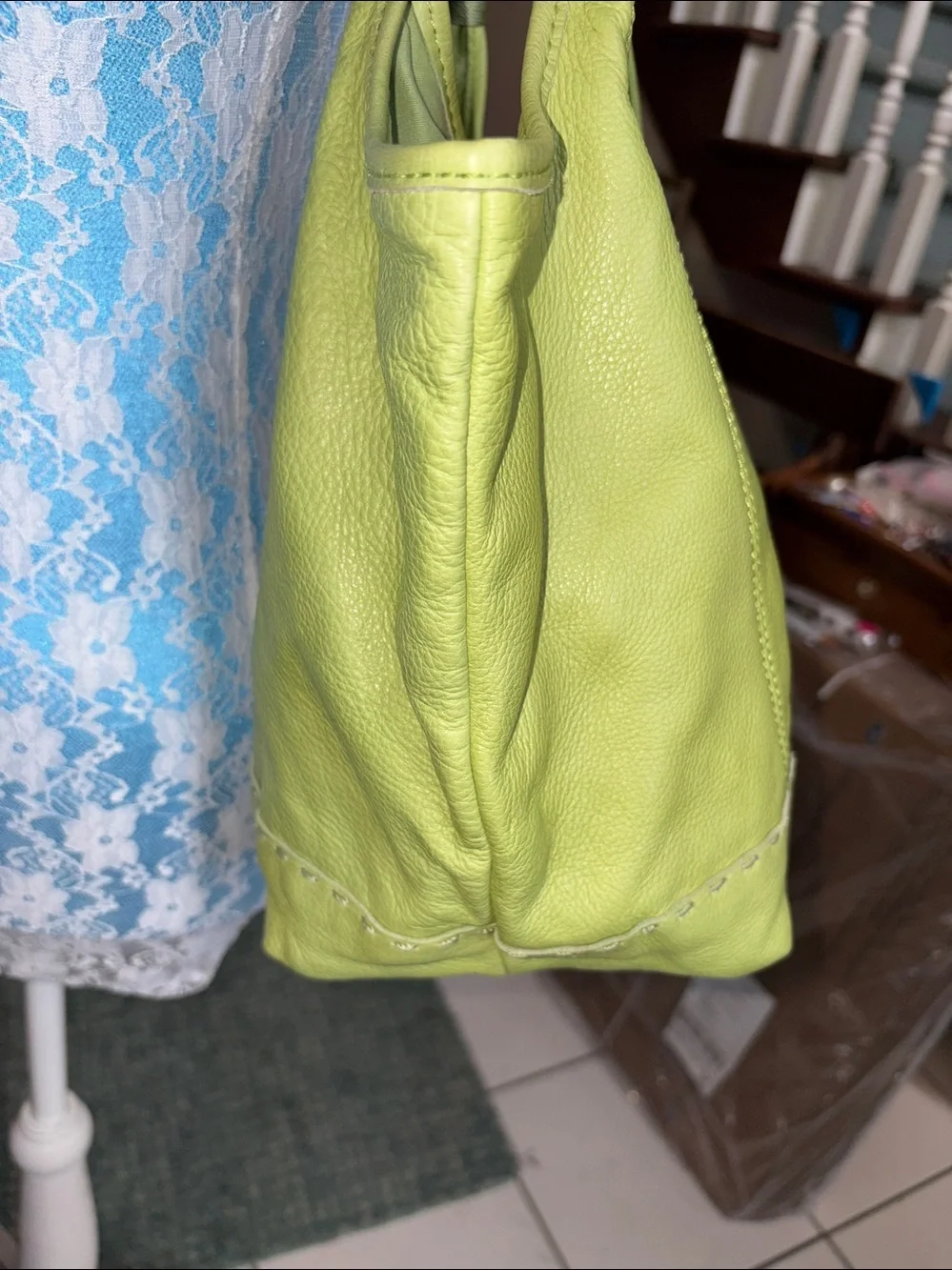 The Sak hobo bag  shoulder bag leather/top stitching lime green  lightweight NWO